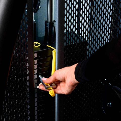 E-7007 Баттерфляй - задние дельты (Pearl Delt/Pec Fly). Стек 95 кг.