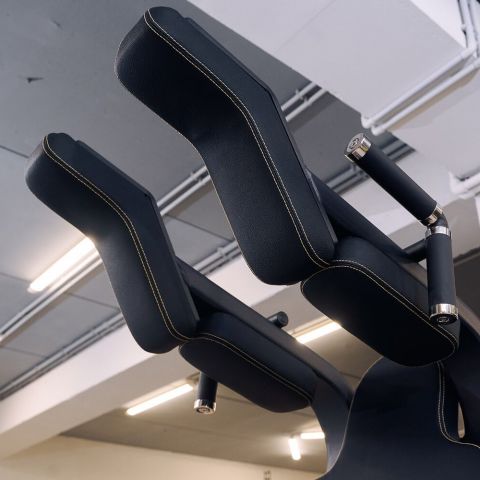 Приседание E-7065