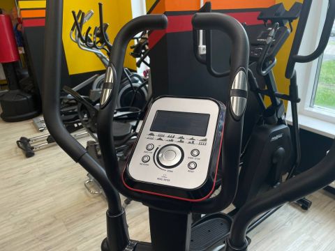 Эллиптический тренажер Everyfit 150EP (Витринный экземпляр)